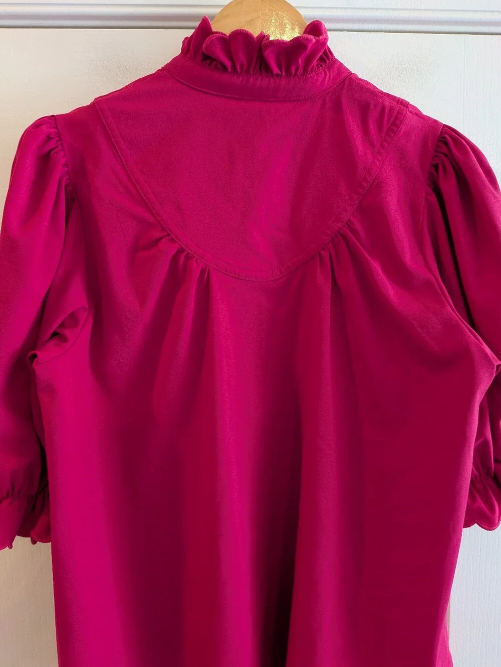 Tuckernuck Pomander Place Selena Blouse Raspberry Ruffle Puff Sleeve Size L NWOT